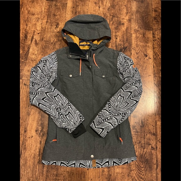 Free shipping! Like new Trendy Roxy light winter coat - Picture 1 of 5